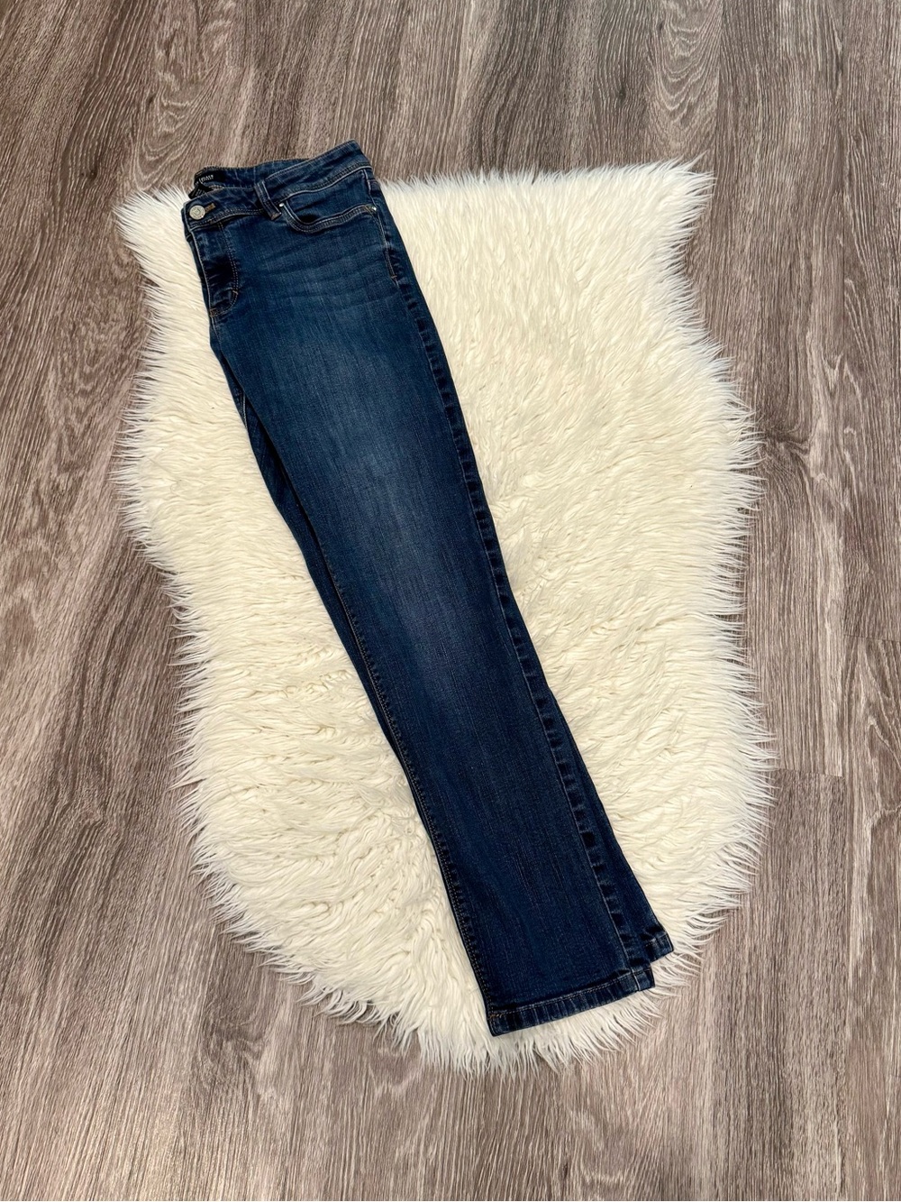 White House Black Market Mid Rise Slim Leg Jeans Size 6S.